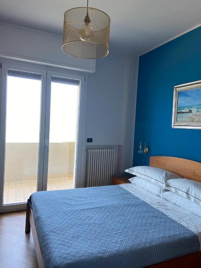 Tramonto In Baia Apartment Песаро Екстериор снимка