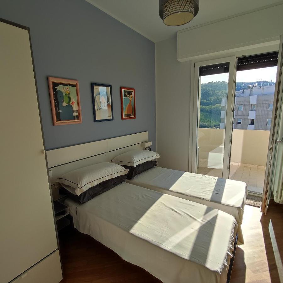 Tramonto In Baia Apartment Песаро Екстериор снимка