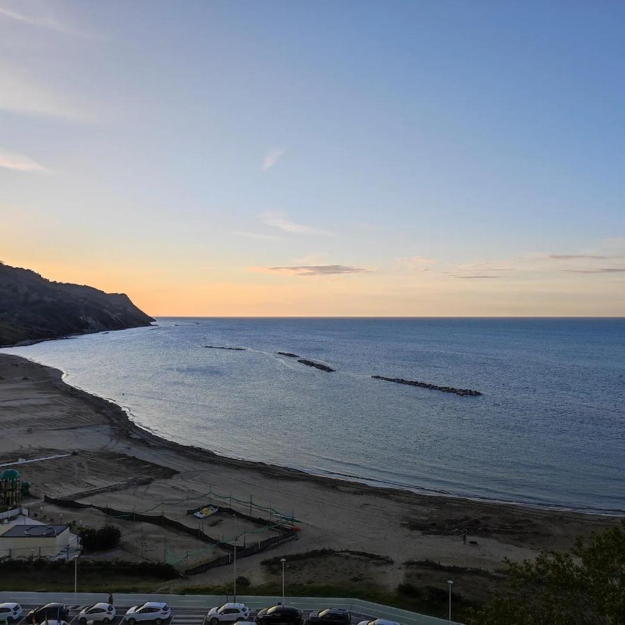 Tramonto In Baia Apartment Песаро Екстериор снимка