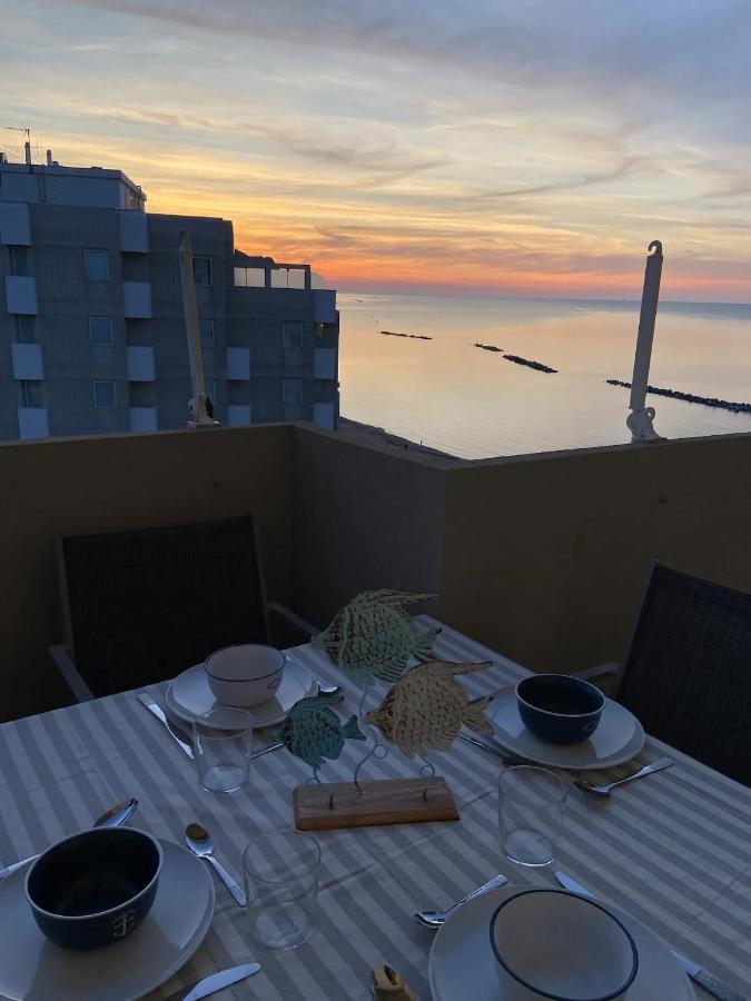 Tramonto In Baia Apartment Песаро Екстериор снимка