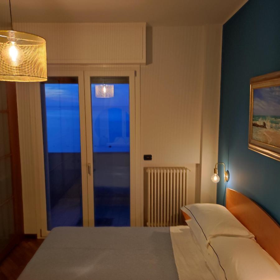 Tramonto In Baia Apartment Песаро Екстериор снимка