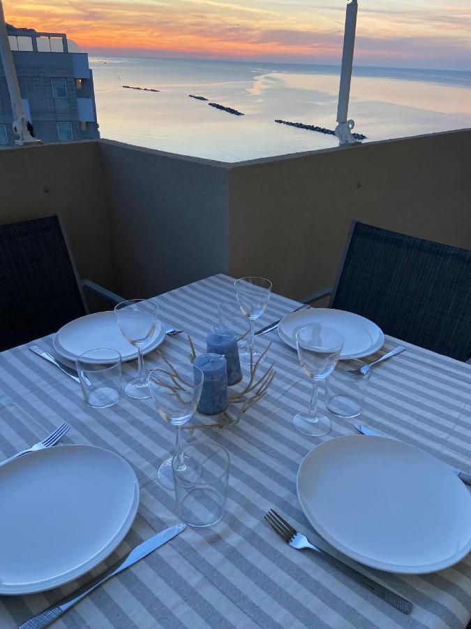 Tramonto In Baia Apartment Песаро Екстериор снимка