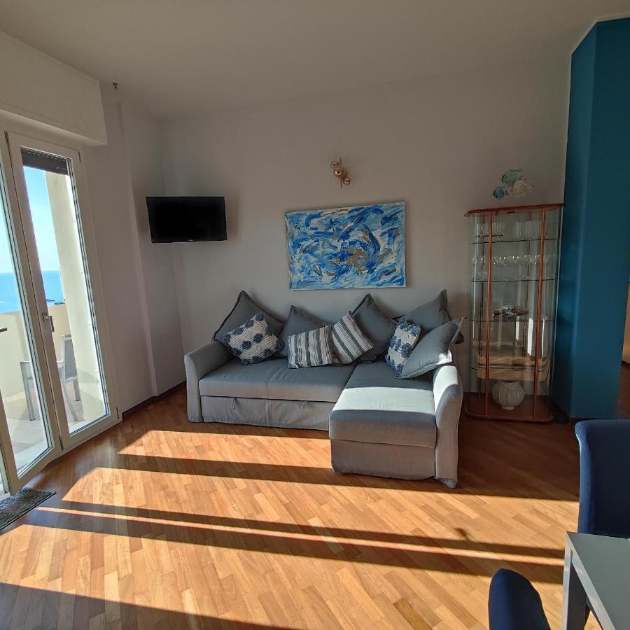 Tramonto In Baia Apartment Песаро Екстериор снимка