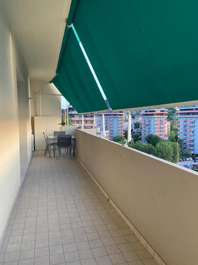 Tramonto In Baia Apartment Песаро Екстериор снимка