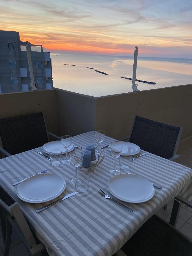 Tramonto In Baia Apartment Песаро Екстериор снимка